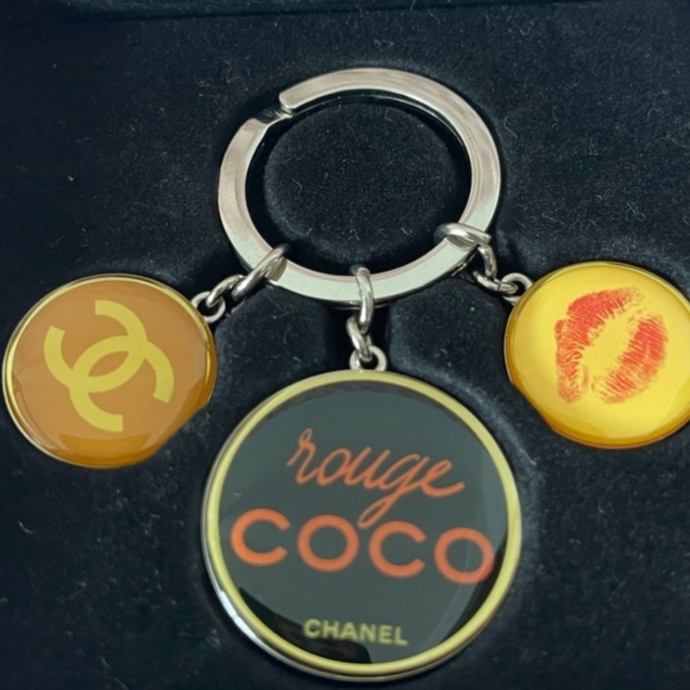 Chanel Rouge Coco Keychain Set/Bag Charm - Picture 3 of 11